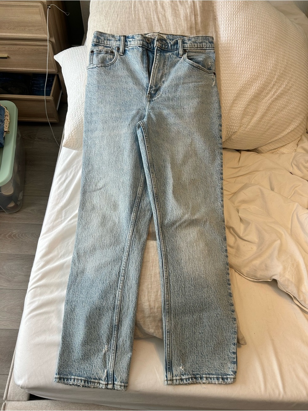 Abercrombie & Fitch 90’s Straight Ultra High Rise Light Wash Jeans